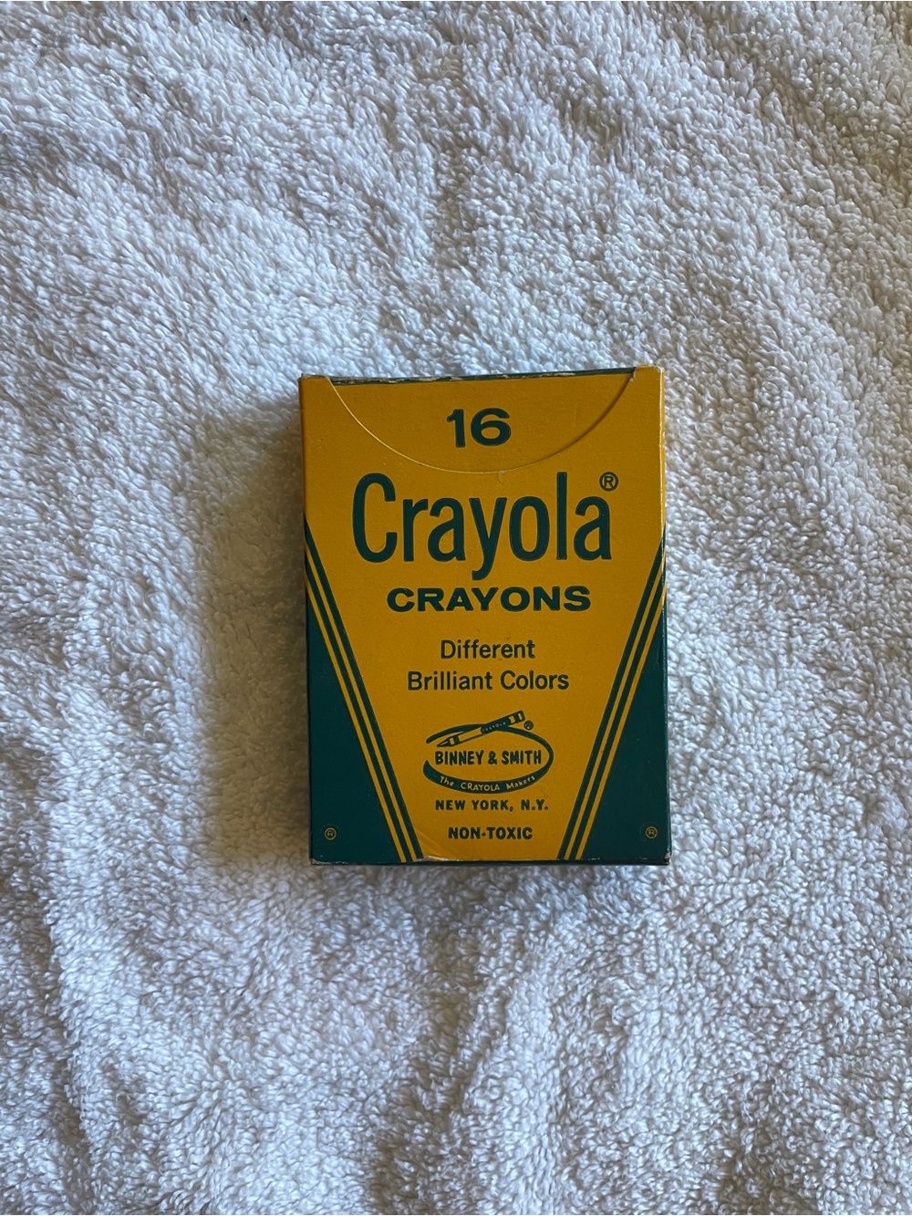 Crayola Yellow & Green 16-Count Crayons Box